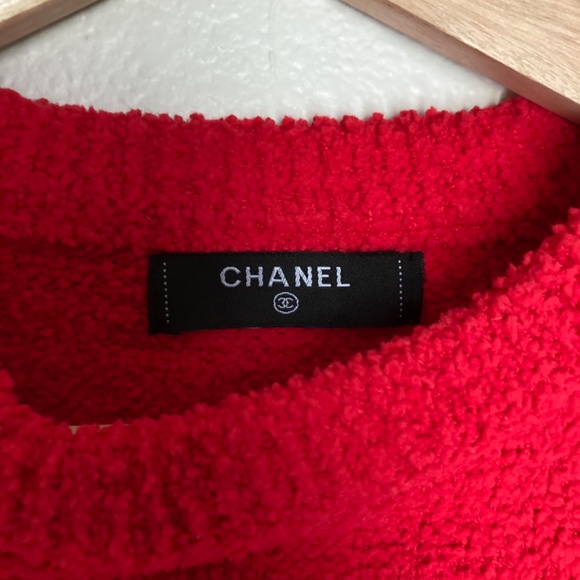 Authentic CHANEL Teddy Sweater (Runway 2019) - Picture 5 of 5